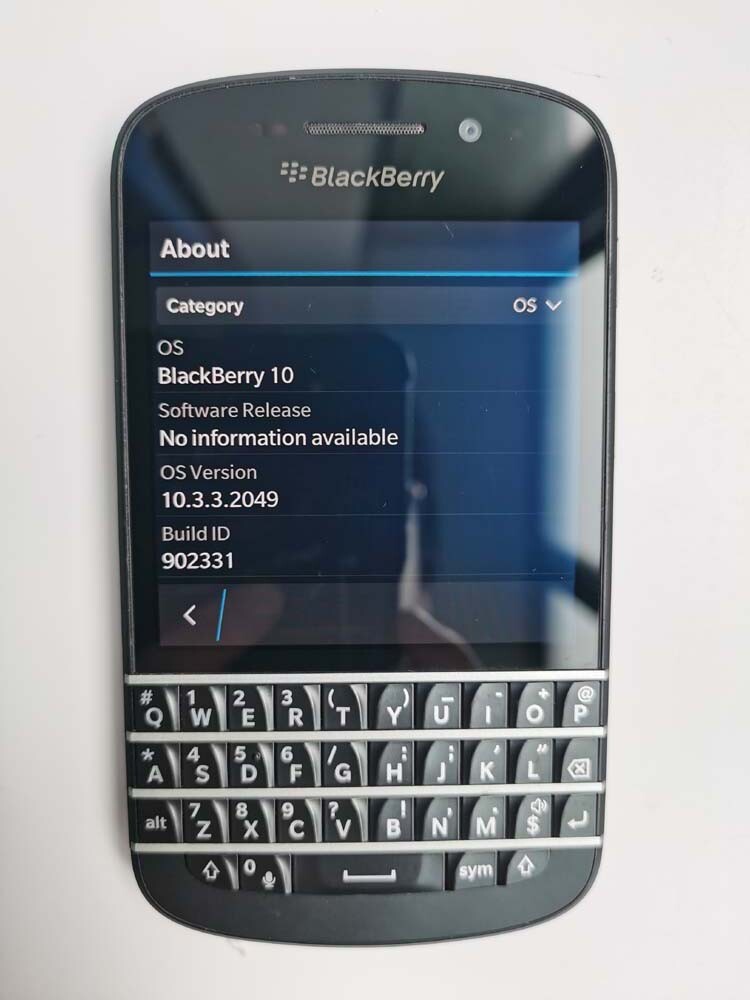BlackBerry Q10 - Unlocked 8MP 4G 16GB storage OS10 Cellphone (Verizon Wireless) Color White Battery 2 * batteries - Image 9