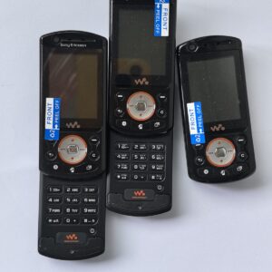 Sony Ericsson W900 W900i Unlocked 3G swivelling Walkman music-phone Works fine battery 1*battery