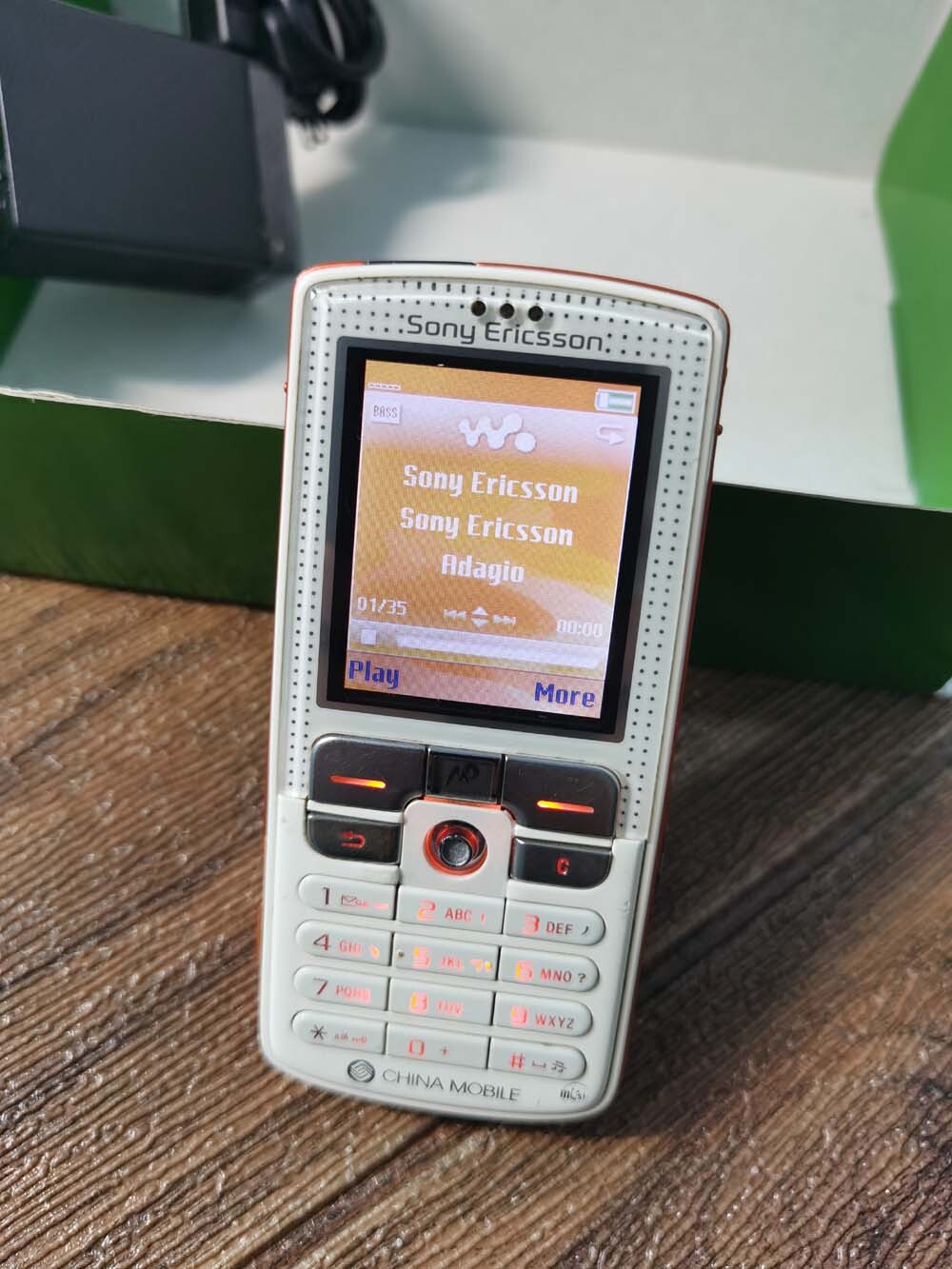 Unlocked Sony Ericsson W700i W700, Carolina 2G GSM Feature phone 34MB battery With one battery - Image 2