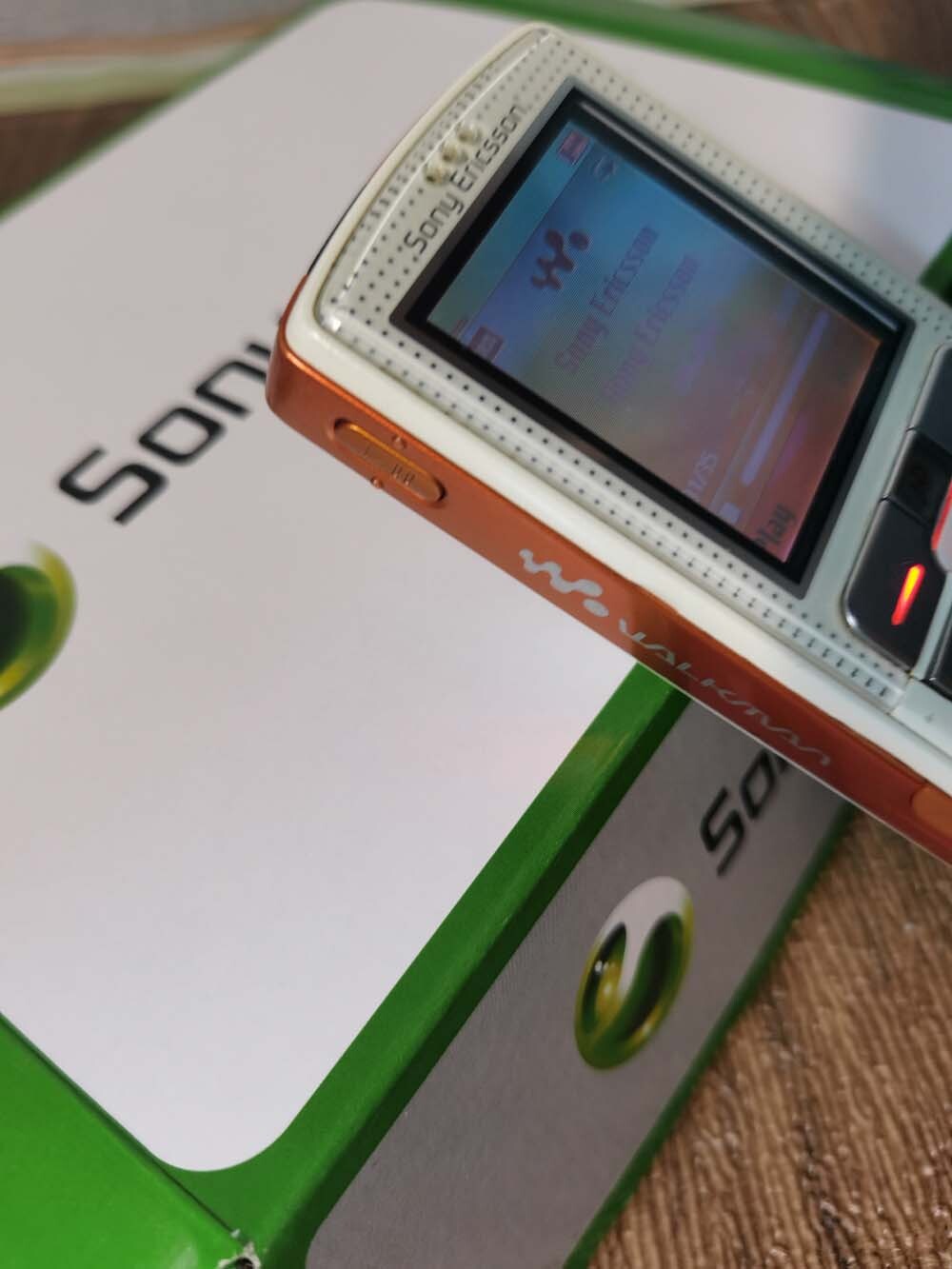 Unlocked Sony Ericsson W700i W700, Carolina 2G GSM Feature phone 34MB battery With one battery - Image 4