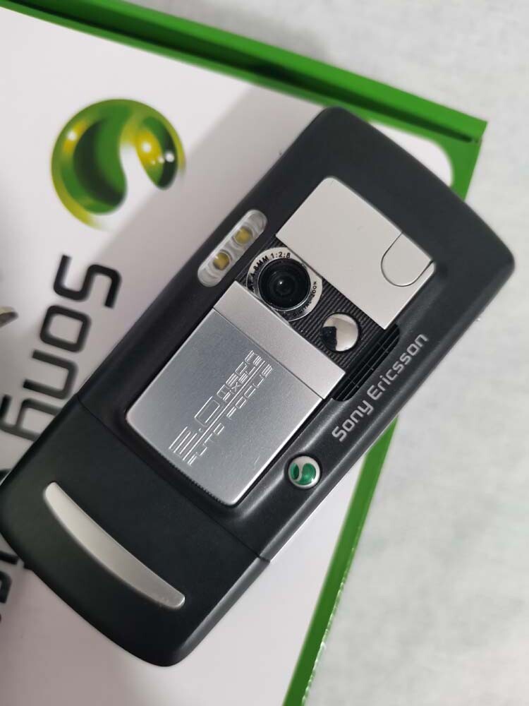 Sony Ericsson K750i - Unlocked Mobile Phone Bundle Description 1*battery - Image 5