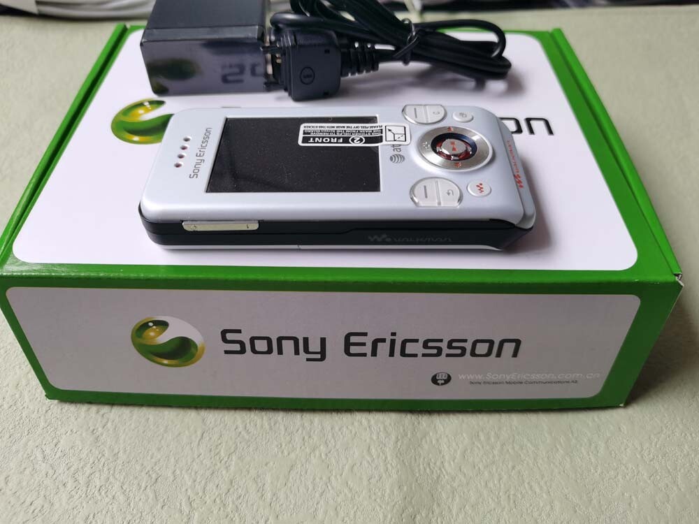 Original Sony Ericsson W580i Walkman - Unlocked 2G netwroks Cellular Phone Color Black