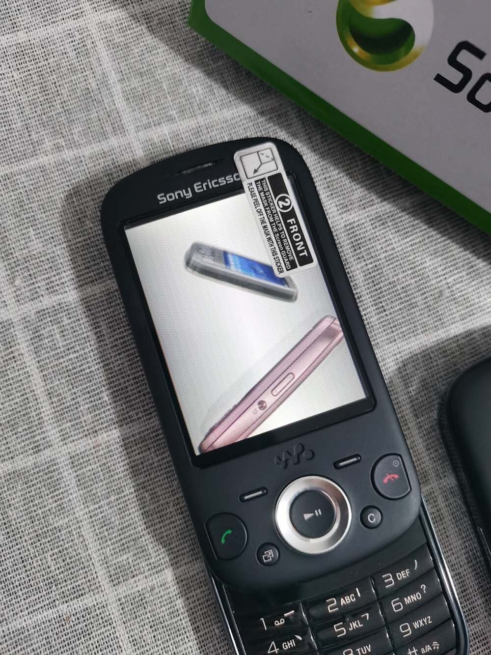 Sony Ericsson W20i / W20 Black GSM Mobile Slide Phone -Unlocked Bundle Description 1*battery - Image 3