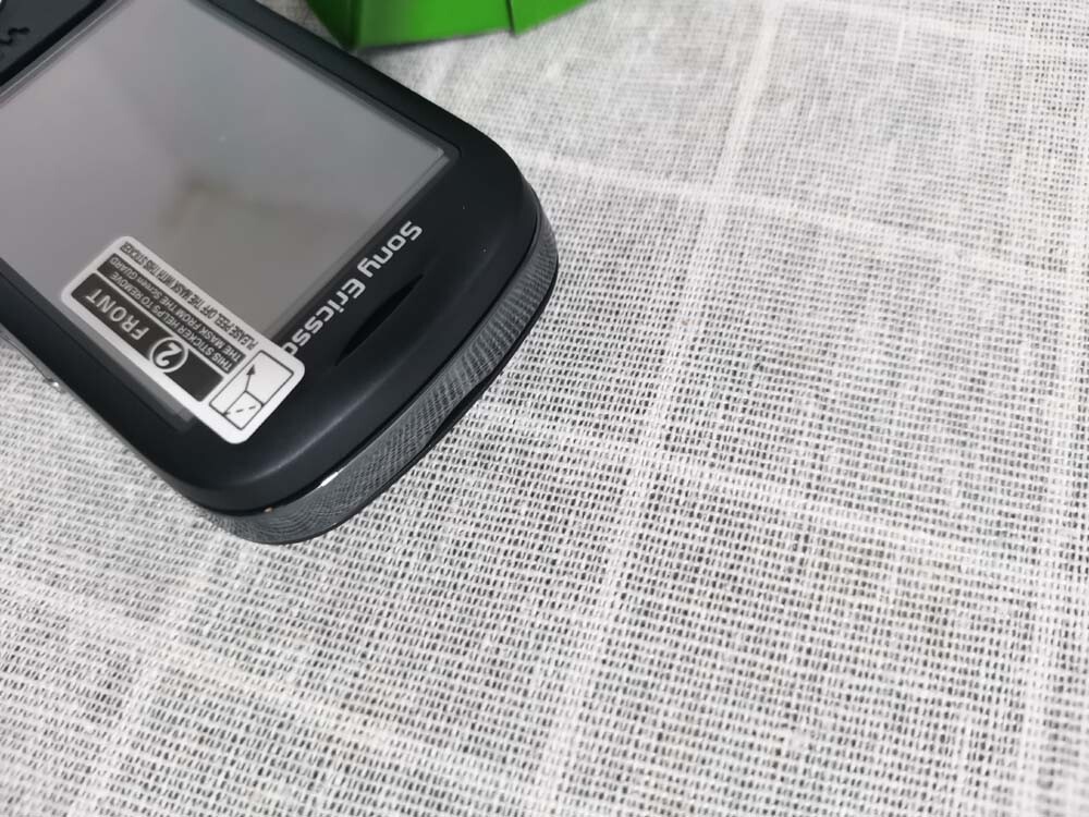Sony Ericsson W20i / W20 Black GSM Mobile Slide Phone -Unlocked Bundle Description 1*battery - Image 9