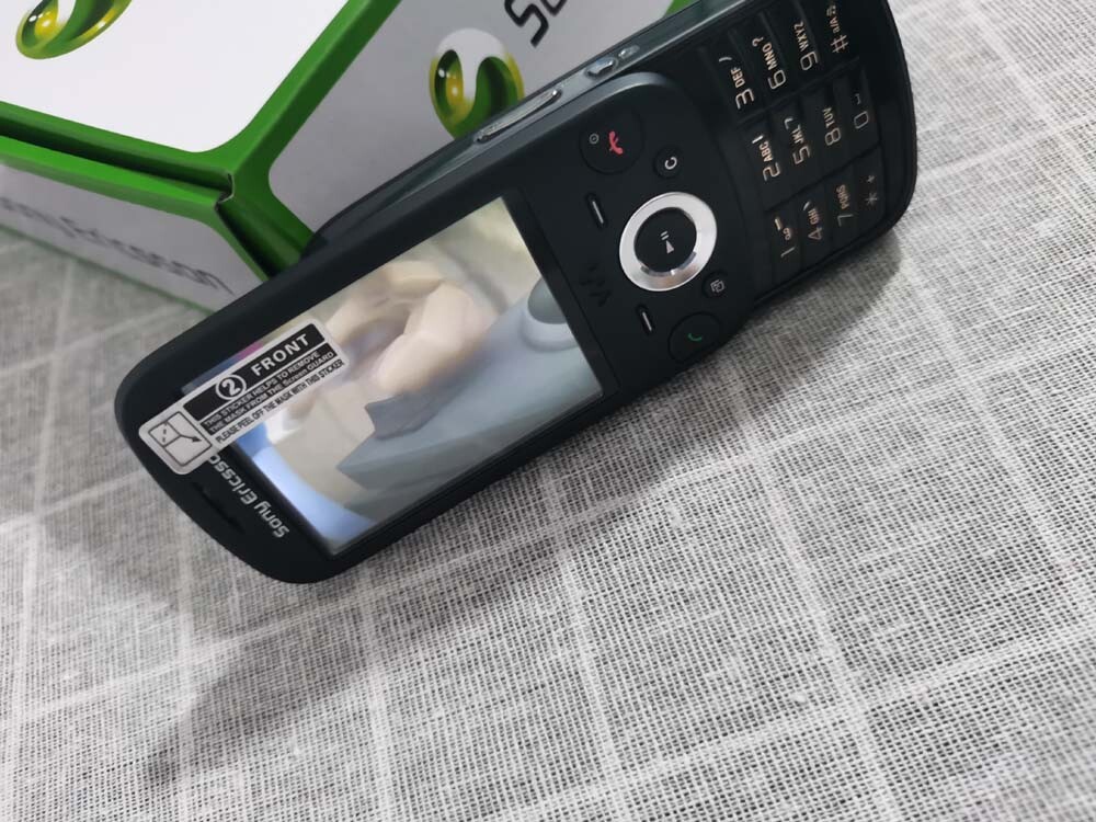 Sony Ericsson W20i / W20 Black GSM Mobile Slide Phone -Unlocked Bundle Description 1*battery - Image 10