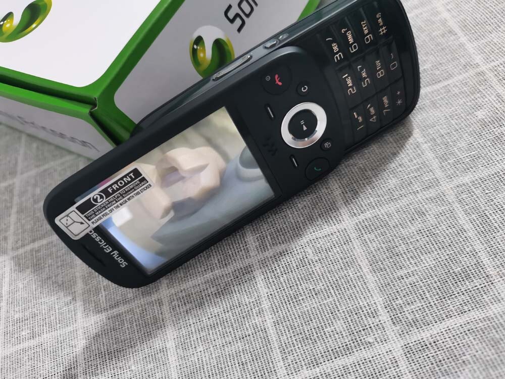 Sony Ericsson W20i / W20 Black GSM Mobile Slide Phone -Unlocked Bundle Description 1*battery - Image 11