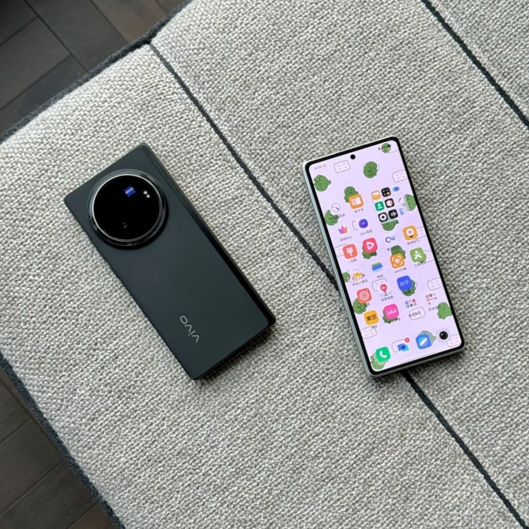 Klappbar vivo X Fold3 8.03" 50MP 256GB 512GB 1TB Snapdragon Android 14 CNversion Color Random color Charger Included Yes storage 12GB+256GB - Image 17