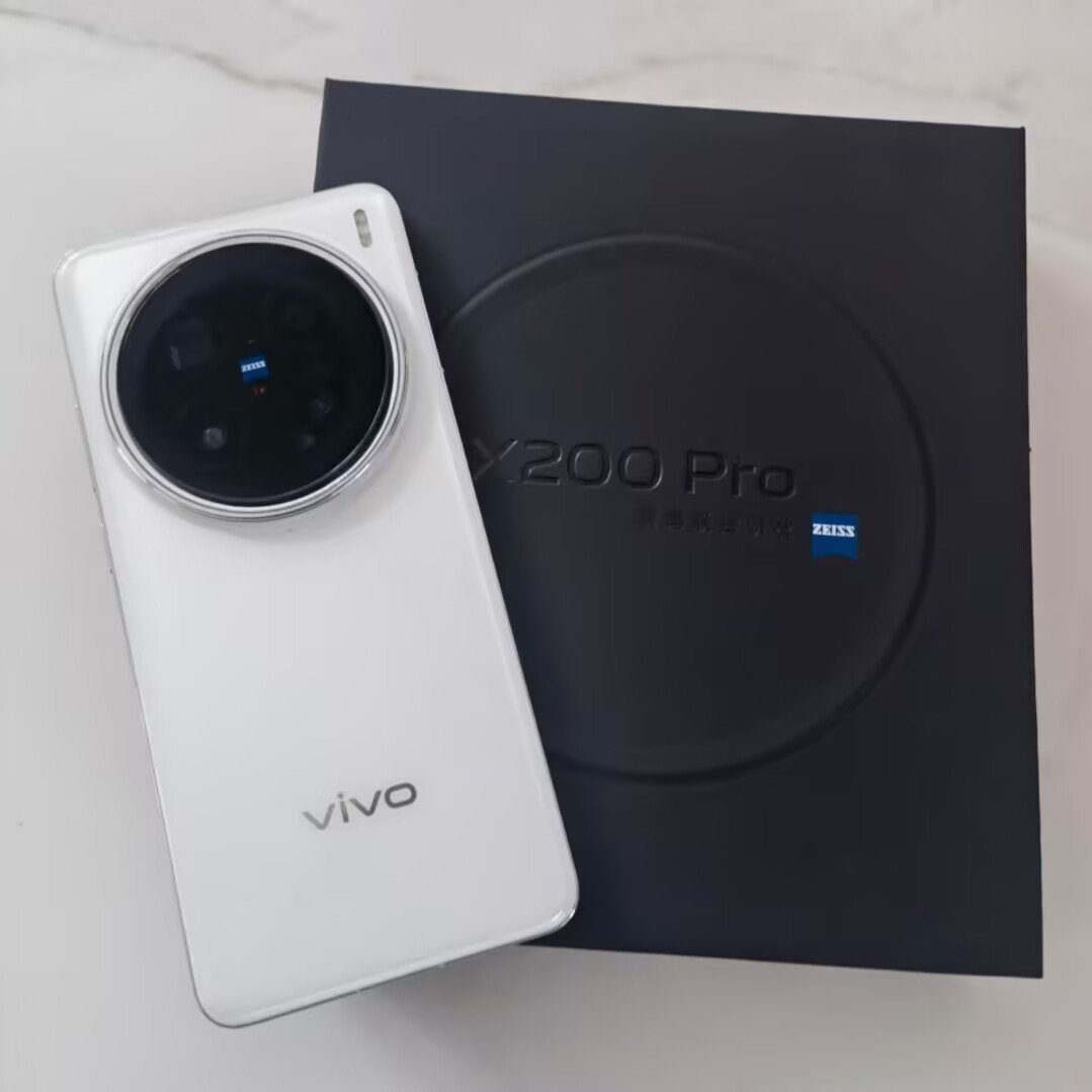 vivo X200 Pro 5G 6.78" 200MP 256/ 512GB 1TB Dimensity 9400 Android 15 CN version Color Random color Charger Included Yes storage 12GB+256GB