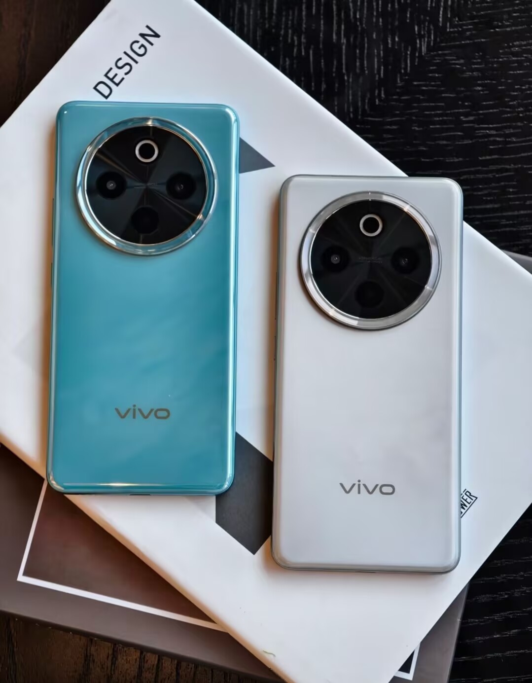 vivo Y300 Pro 5G 6.77" 50MP Android 256GB 512GB Snapdragon 6 Gen 1 SmartPhone Couleur Please note the color Capacité de stockage 8+128GB