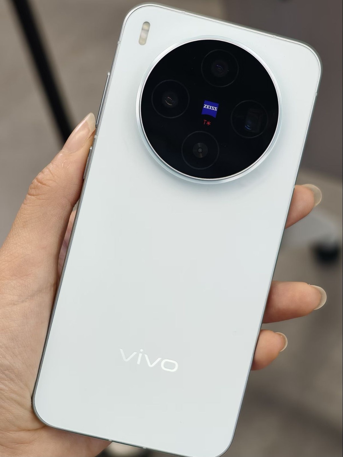 Vivo X300 5G 6.31" 50MP Mediatek Dimensity 9500 256GB/512GB/1TB Google unlocked storage 256GB 12GB RAM colors random colors - Image 4