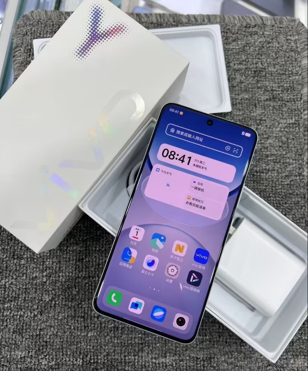 vivo Y300 Pro+ 5G 6.77" 50MP Android 15 Snapdragon 7s Gen 3 SmartPhone 7300mAh Couleur Random Color Capacité de stockage 8+128GB - Image 4