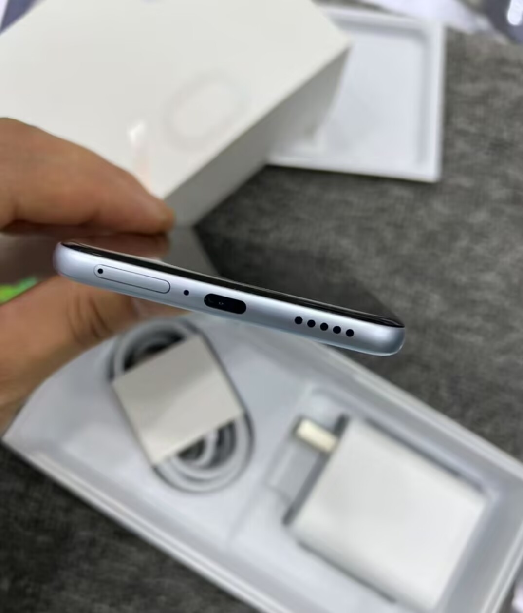 vivo Y300 Pro+ 5G 6.77" 50MP Android 15 Snapdragon 7s Gen 3 SmartPhone 7300mAh Couleur Random Color Capacité de stockage 8+128GB - Image 7