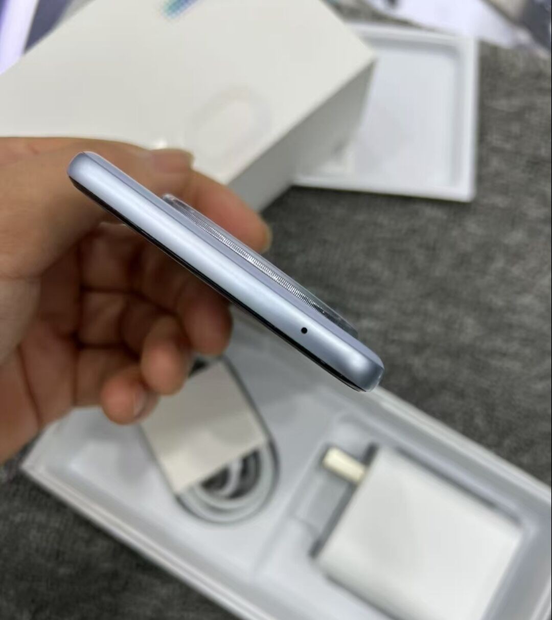 vivo Y300 Pro+ 5G 6.77" 50MP Android 15 Snapdragon 7s Gen 3 SmartPhone 7300mAh Couleur Random Color Capacité de stockage 8+128GB - Image 8