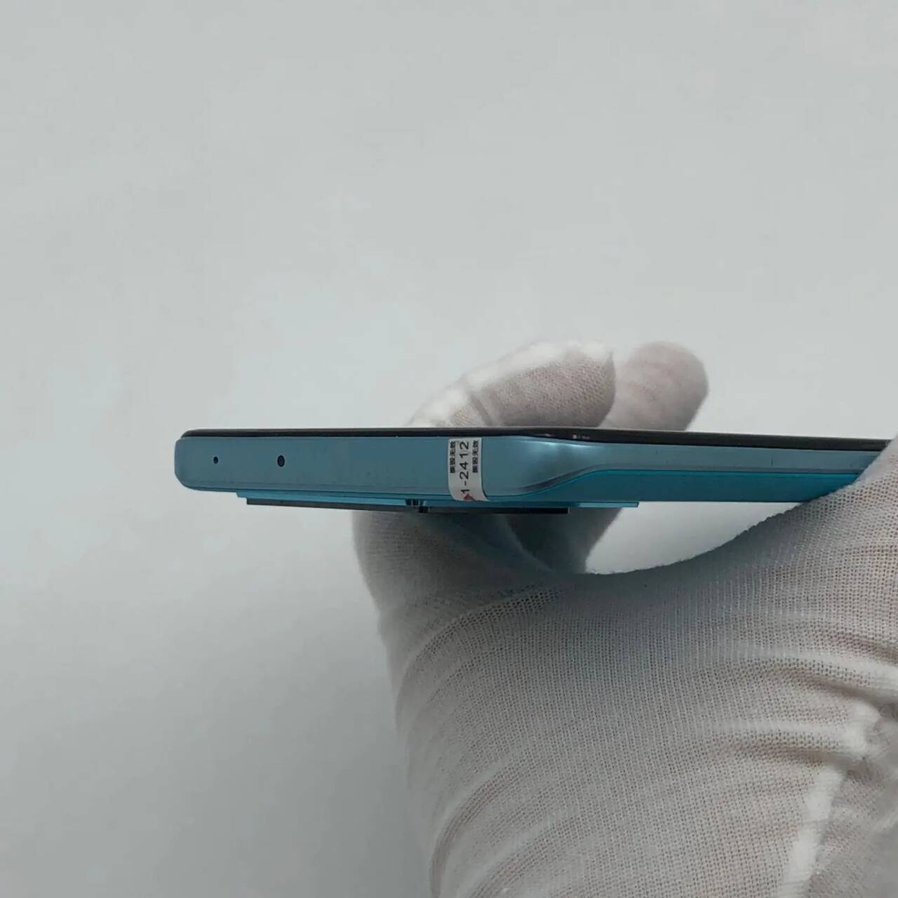 vivo iQOO Neo 6 6.62 " 64 MP Android 12 Snapdragon 870 5G 256 GB 12 GB RAM Color Random color Charger Included Yes storage 8GB+256GB - Image 5