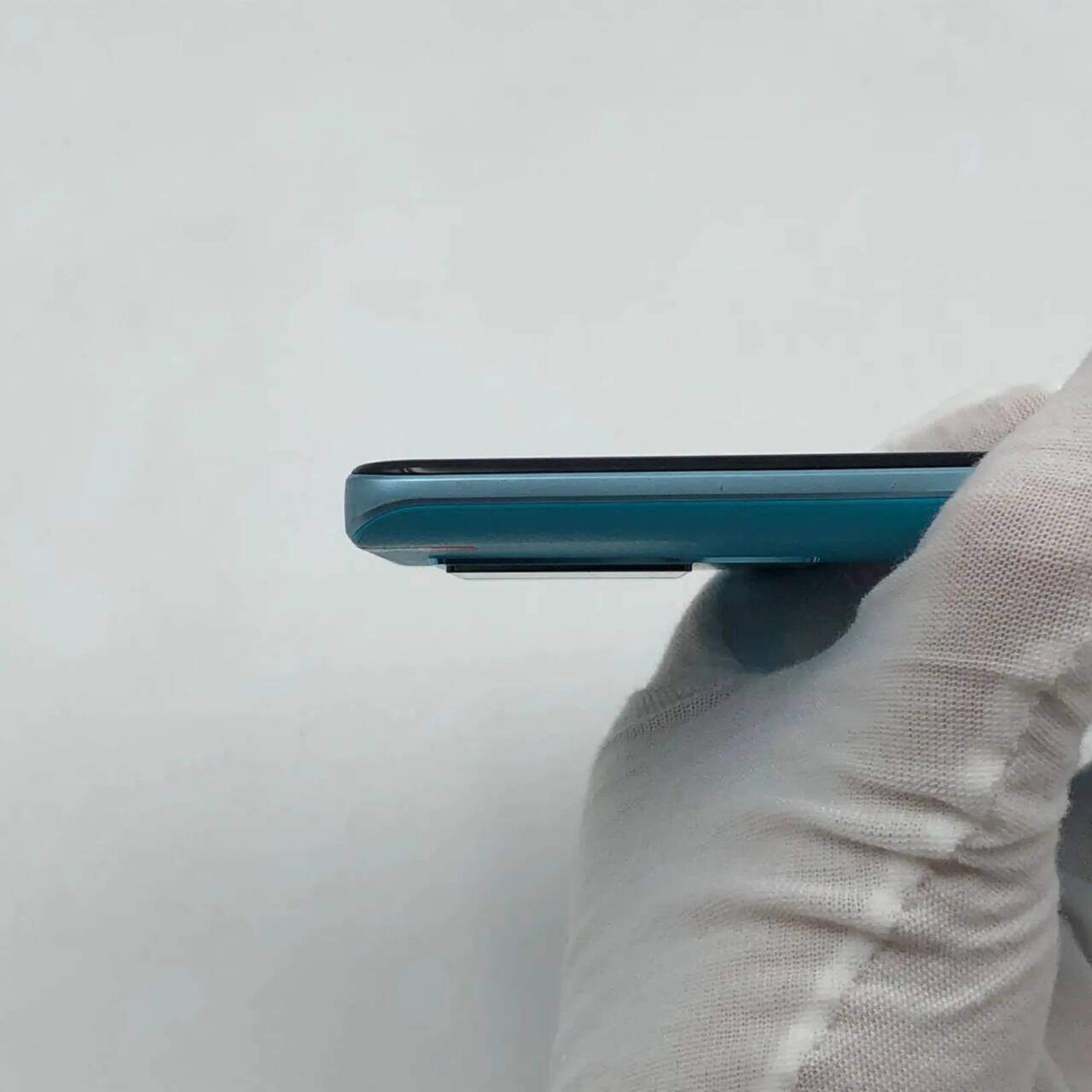 vivo iQOO Neo 6 6.62 " 64 MP Android 12 Snapdragon 870 5G 256 GB 12 GB RAM Color Random color Charger Included Yes storage 8GB+256GB - Image 8