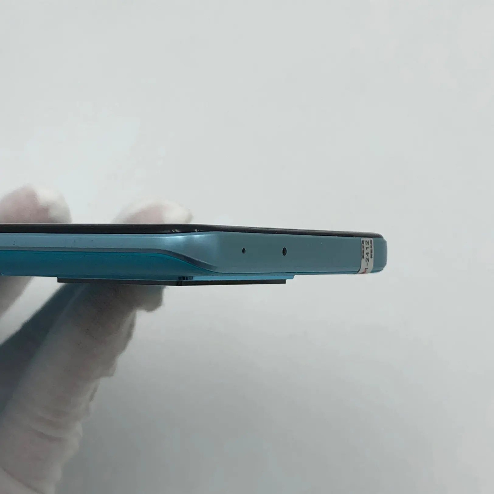 vivo iQOO Neo 6 6.62 " 64 MP Android 12 Snapdragon 870 5G 256 GB 12 GB RAM Color Random color Charger Included Yes storage 8GB+256GB - Image 11