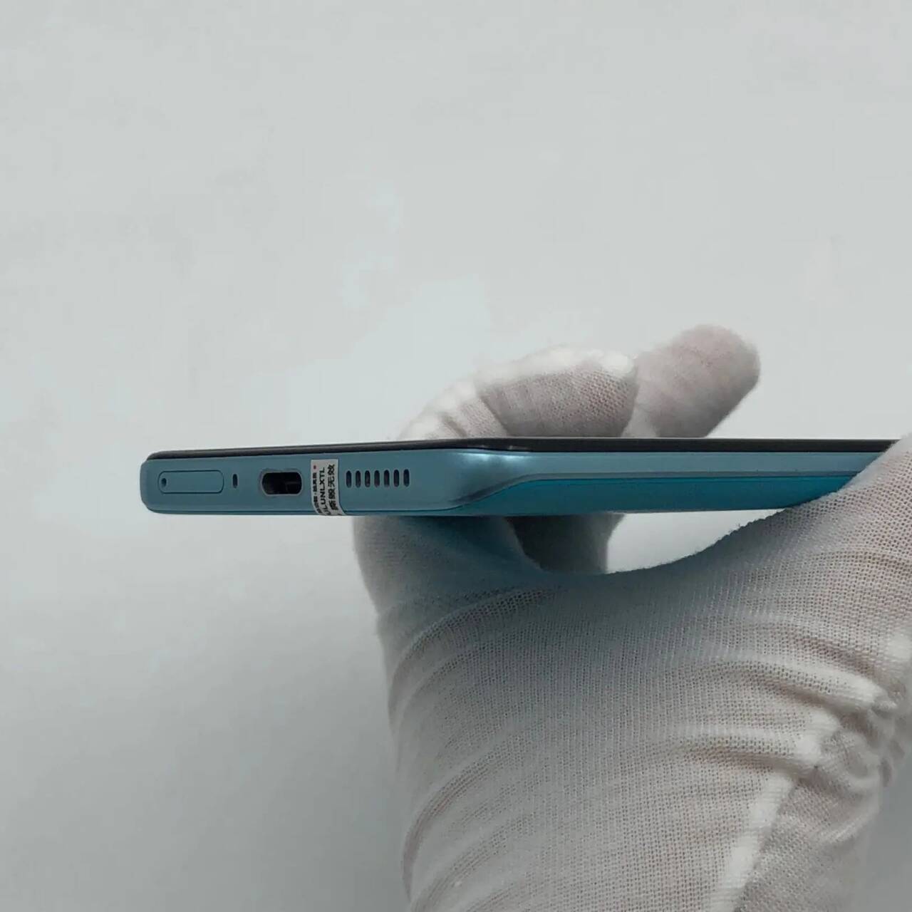 vivo iQOO Neo 6 6.62 " 64 MP Android 12 Snapdragon 870 5G 256 GB 12 GB RAM Color Random color Charger Included Yes storage 8GB+256GB - Image 12