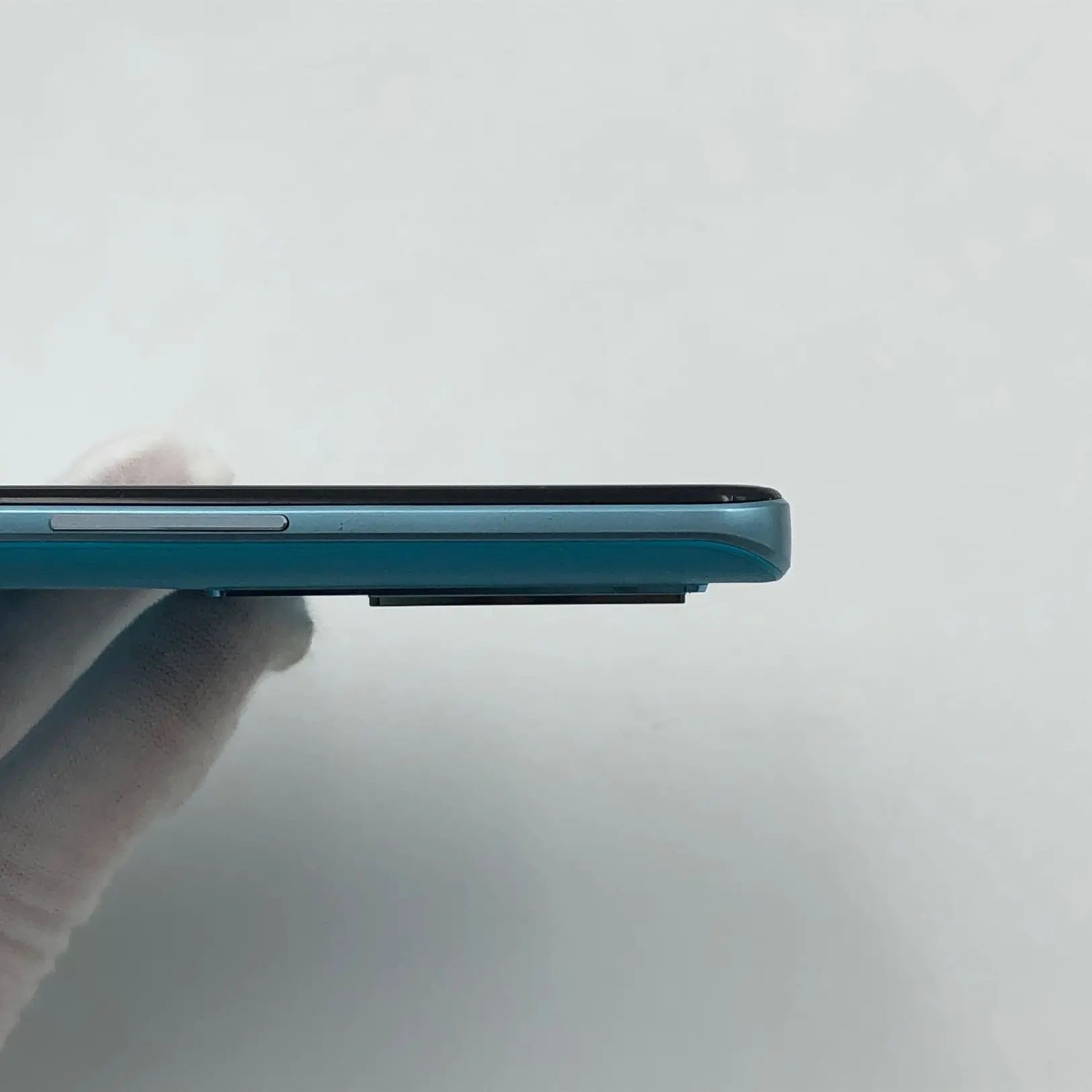 vivo iQOO Neo 6 6.62 " 64 MP Android 12 Snapdragon 870 5G 256 GB 12 GB RAM Color Random color Charger Included Yes storage 8GB+256GB - Image 13