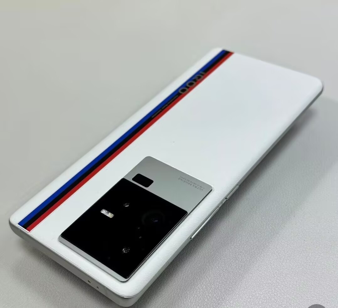 vivo iQOO 11 Pro 5G 6.78" 50MP Android 13 Snapdragon 8 Gen 2 4700mAh unlocked Charger Included Yes storage 12GB+256GB - Image 9
