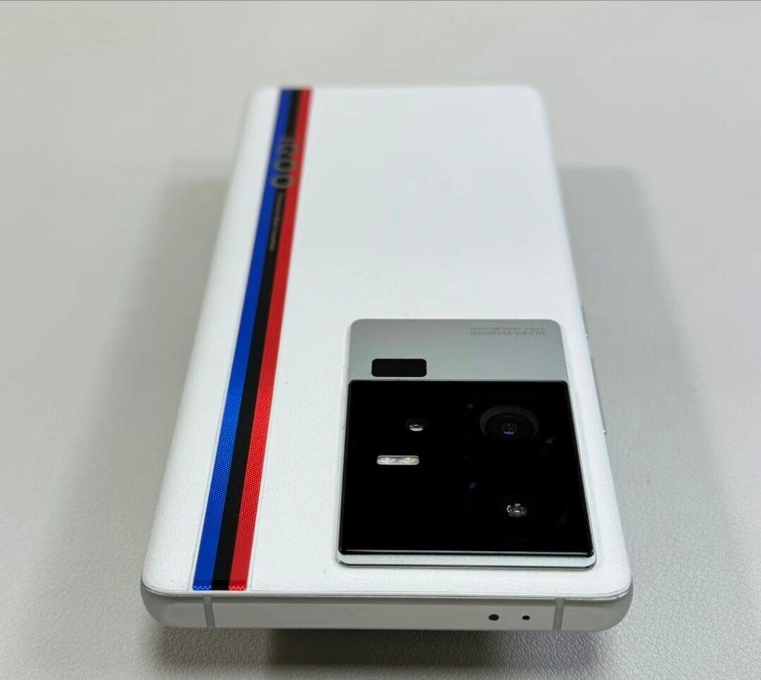 vivo iQOO 11 Pro 5G 6.78" 50MP Android 13 Snapdragon 8 Gen 2 4700mAh unlocked Charger Included Yes storage 12GB+256GB - Image 8