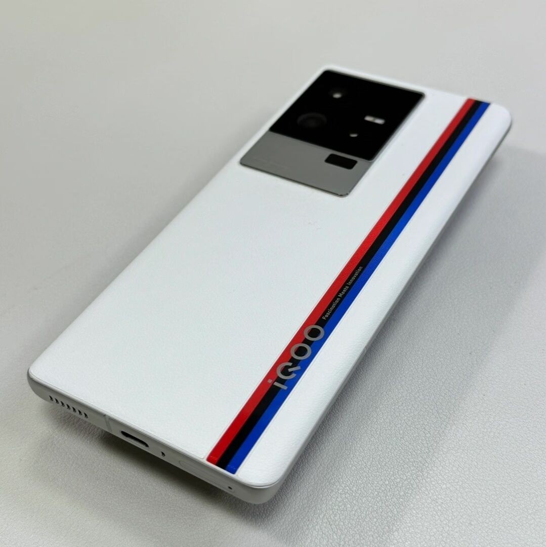 vivo iQOO 11 Pro 5G 6.78" 50MP Android 13 Snapdragon 8 Gen 2 4700mAh unlocked Charger Included Yes storage 12GB+256GB - Image 10
