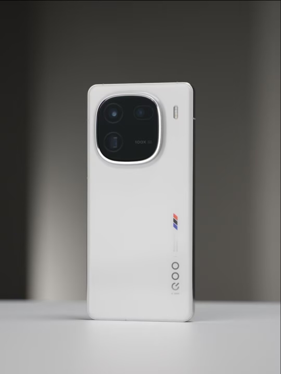 vivo iQOO 12 5G 6.78" 64MP 256GB 512GB 1TB Snapdragon Android 14 5000mAh storage 12+256GB Colour Please note the color。 - Image 3