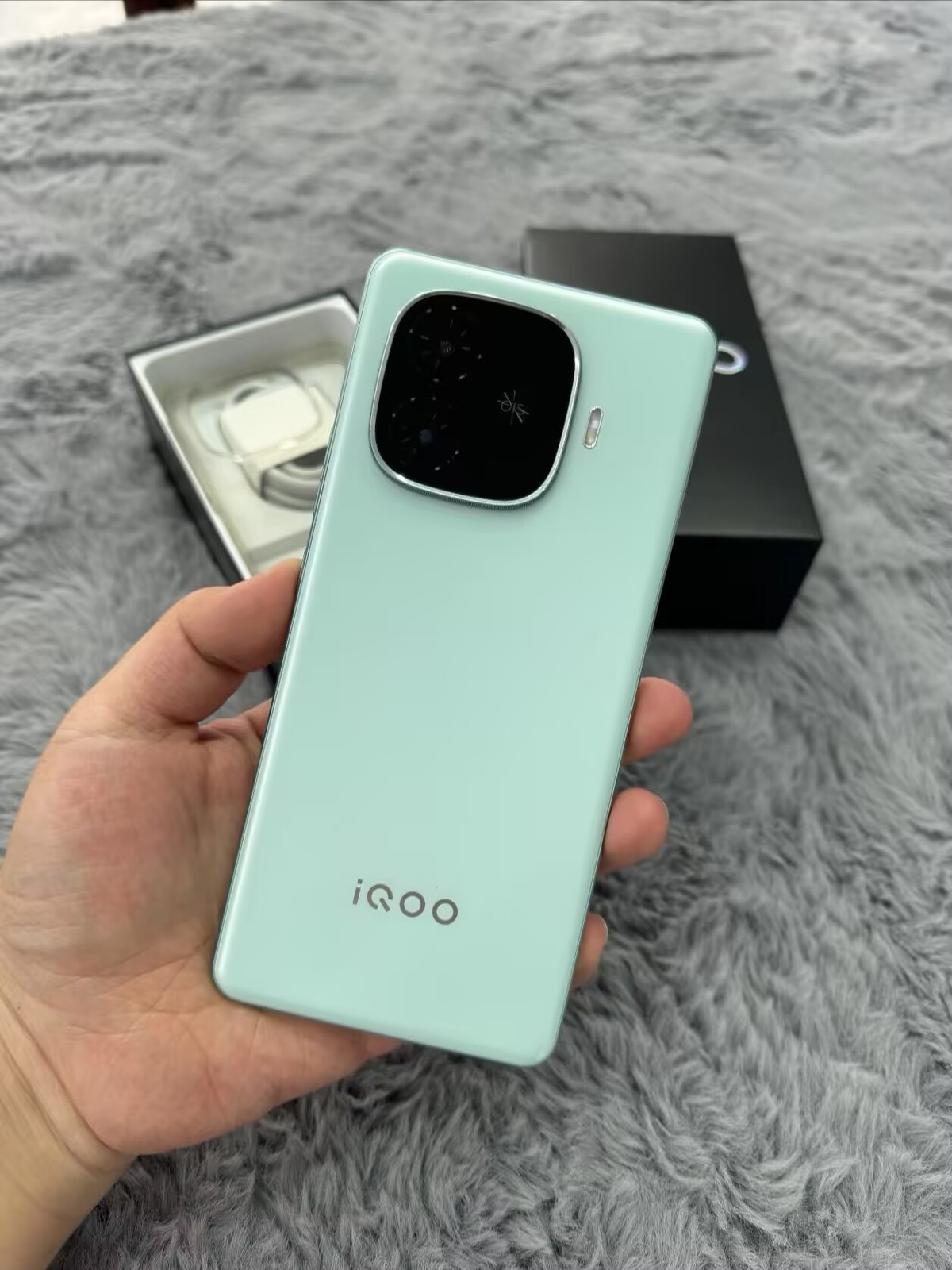 VIVO iQOO Z9 Turbo 5GB Android Unlocked Snapdragon 8s Gen 3 Smartphone Color random color Storage Capacity 12+256GB