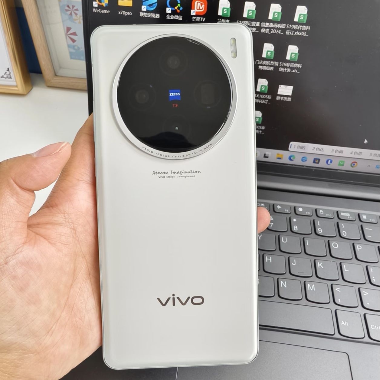 vivo X100s 5G 6.78" 64MP 256GB 512GB 1TB Android 14 CN version Color Random color Charger Included Yes storage 12GB+256GB