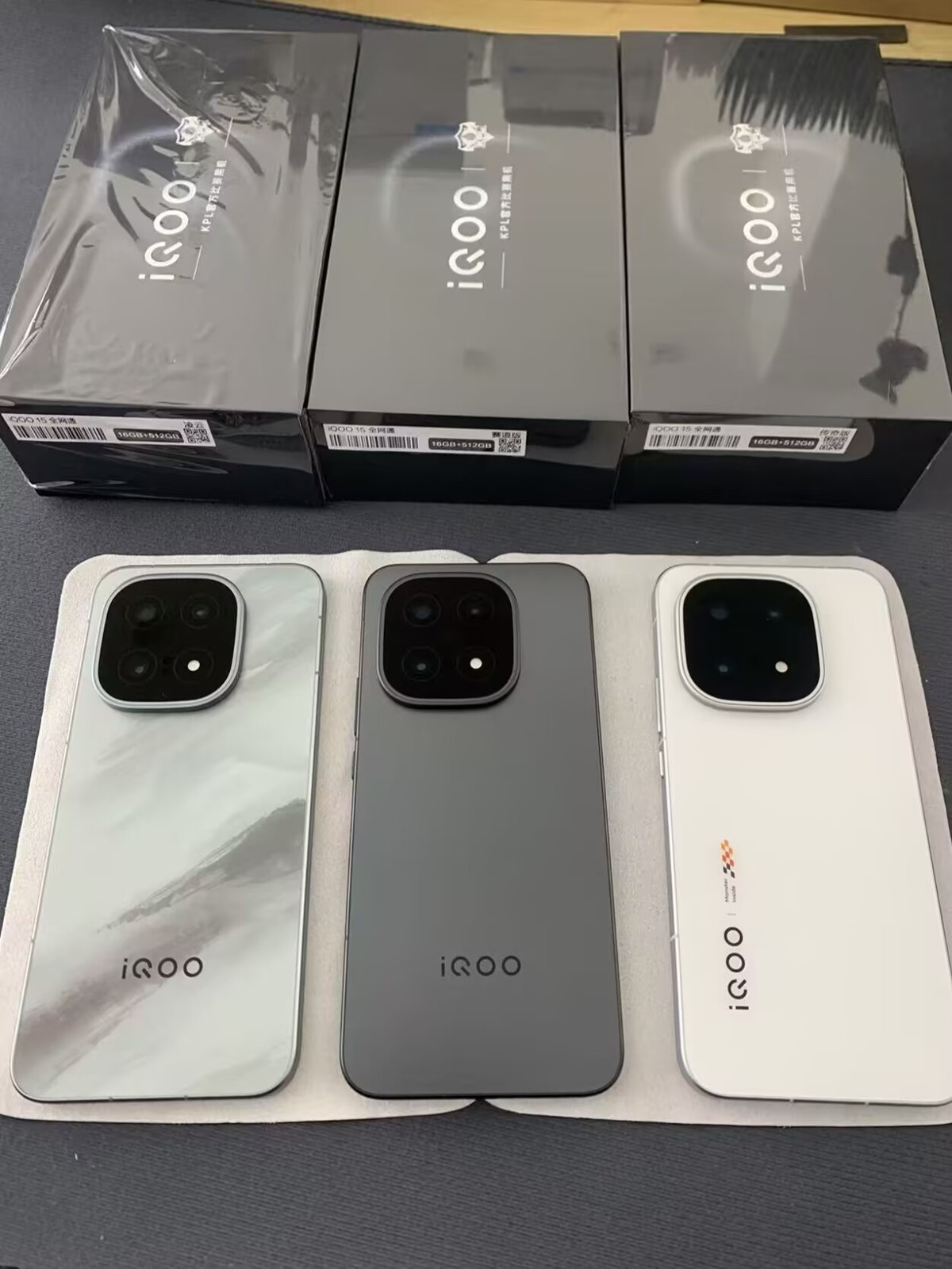 vivo iQOO 15 5G 6.85" 50MP Snapdragon 8 Elite Gen 5 7000mAh Android Unlocked storage 12+256GB Colour color random or noted when placing an order