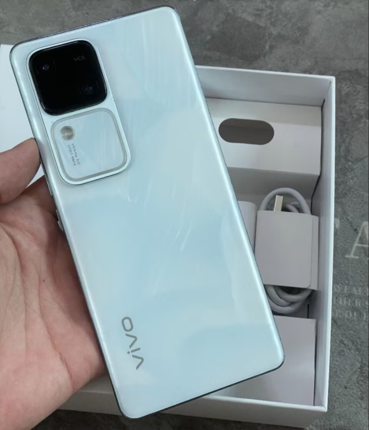 vivo S18 5G 6.78" 50MP 256GB 512GB Snapdragon 7 Gen 3 Android 14 CN version in order Charger Included Yes storage 8GB+256GB - Image 2