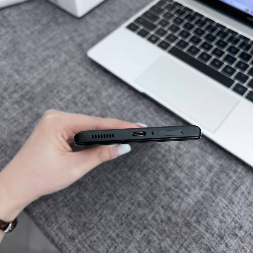 vivo iQOO 11 5G 6.78" Snapdragon 8 Gen 2 5000mAh Android unlocked storage 8+256GB Colour Track Edition - Image 2
