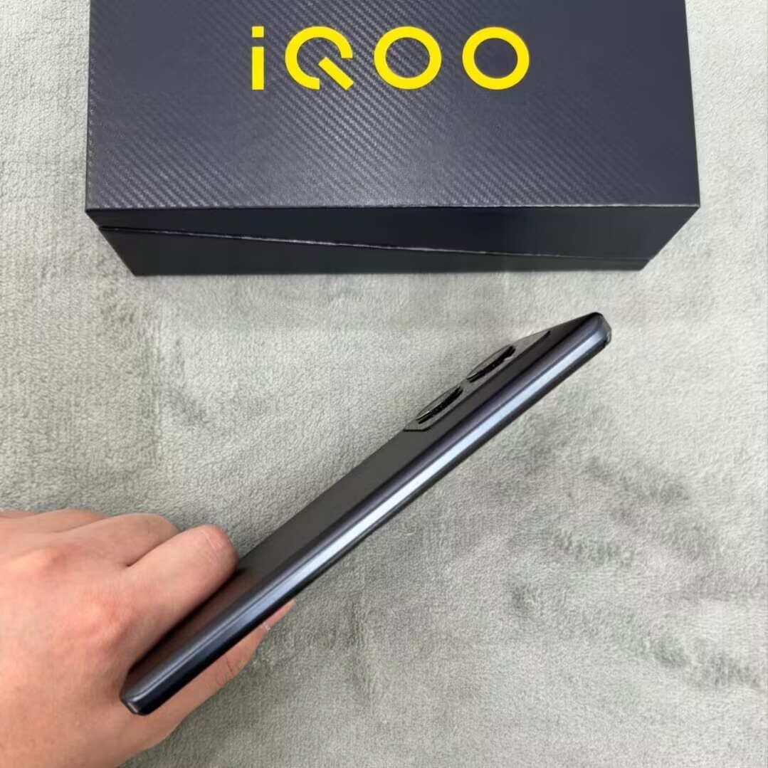 vivo iQOO Z8 5G 6.64" 64MP Mediatek Dimensity 8200 Android 13 Smartphone storage 8+256GB Colour Please note the color - Image 3