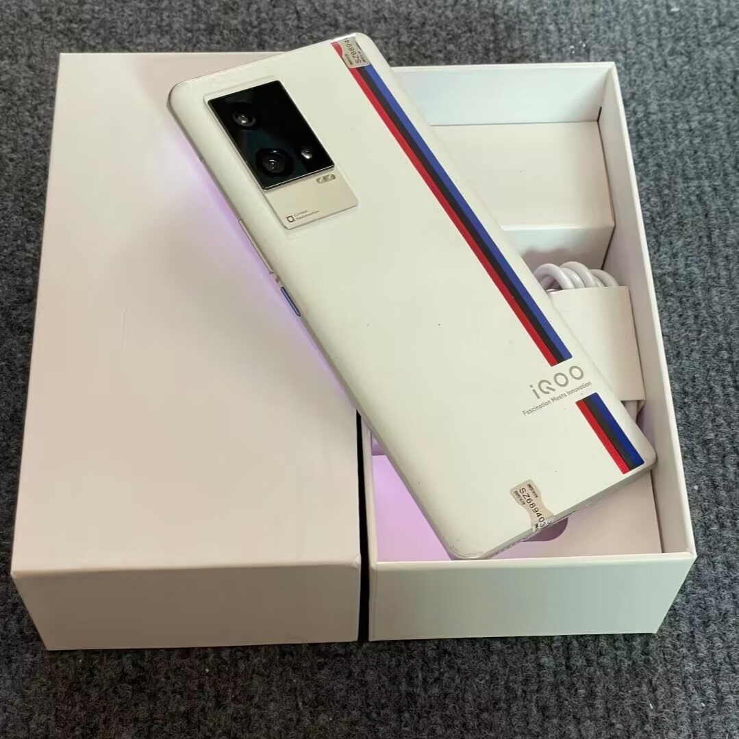 vivo iQOO 8 Pro 5G 6.78" 50MP 256GB 512GB Snapdragon 888+ Android 11 Smartphone storage 8+256GB Colour Please note the color。