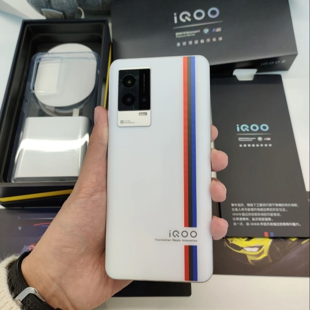 vivo iQOO 8 5G 6.56“ 50MP 256GB Android 11 Snapdragon 888 5G 4350mAh unlocked Charger Included Yes storage 12GB+256GB - Image 2