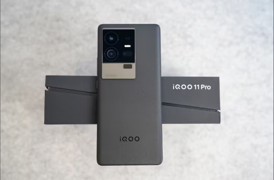 vivo iQOO 11 Pro 5G 6.78" 50MP Android 13 Snapdragon 8 Gen 2 4700mAh unlocked Charger Included Yes storage 12GB+256GB - Image 2