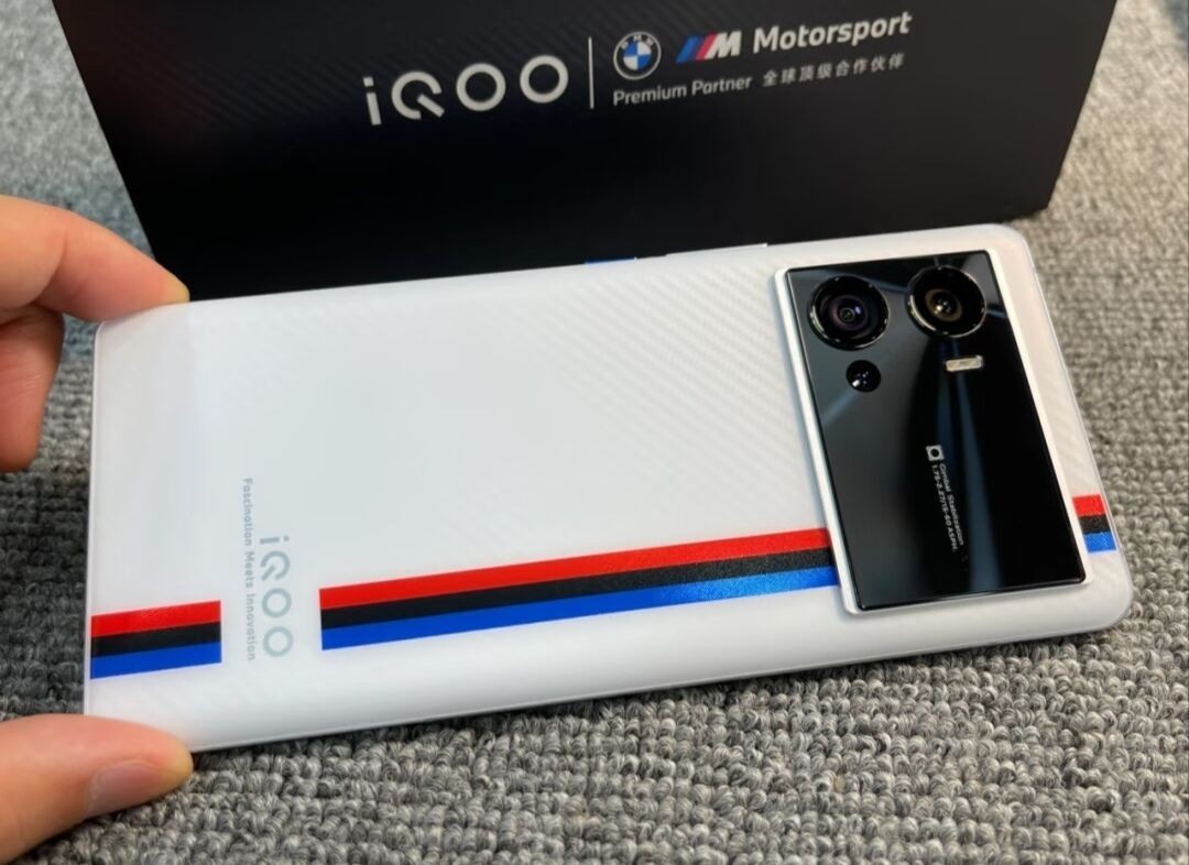 vivo iQOO 9 Pro 6.78" 50MP 512GB Snapdragon 8 Gen 1 Android 12 Google unlocked Charger Included Yes storage 8GB+256GB - Image 8