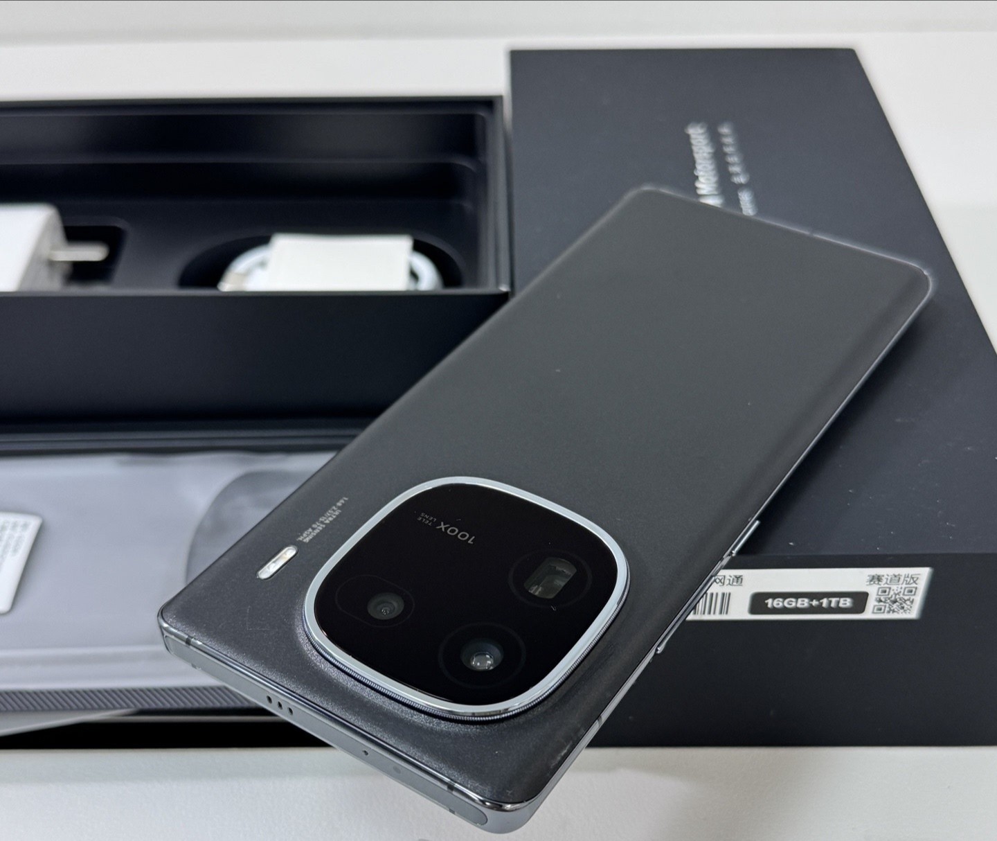 vivo iQOO 12 Pro 5G 6.78" 64MP Snapdragon 8 Gen 3 5100mAh Android storage 256GB 16GB Colour Black - Image 6
