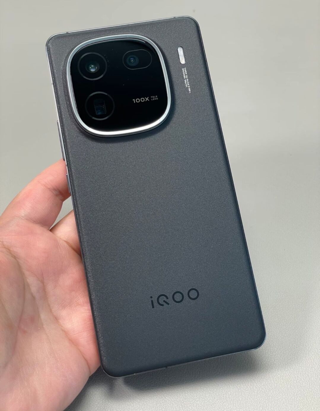 vivo iQOO 12 5G 6.78" 64MP 256GB 512GB 1TB Snapdragon Android 14 5000mAh storage 12+256GB Colour Please note the color。