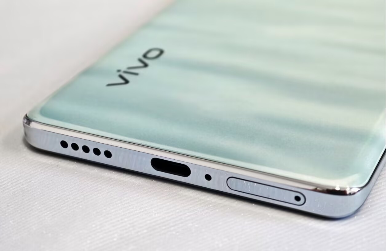 vivo S18 Pro 6.78" 50MP 256GB 512GB Dimensity 9200+ Android 14 CN version in order Charger Included Yes storage 16GB+512GB - Image 3