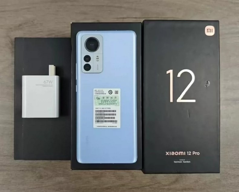 Xiaomi 12 Pro 6.73" Qualcomm Snapdragon 12+256GB International version unlocked Color Please note the color Storage Capacity 12GB+256GB