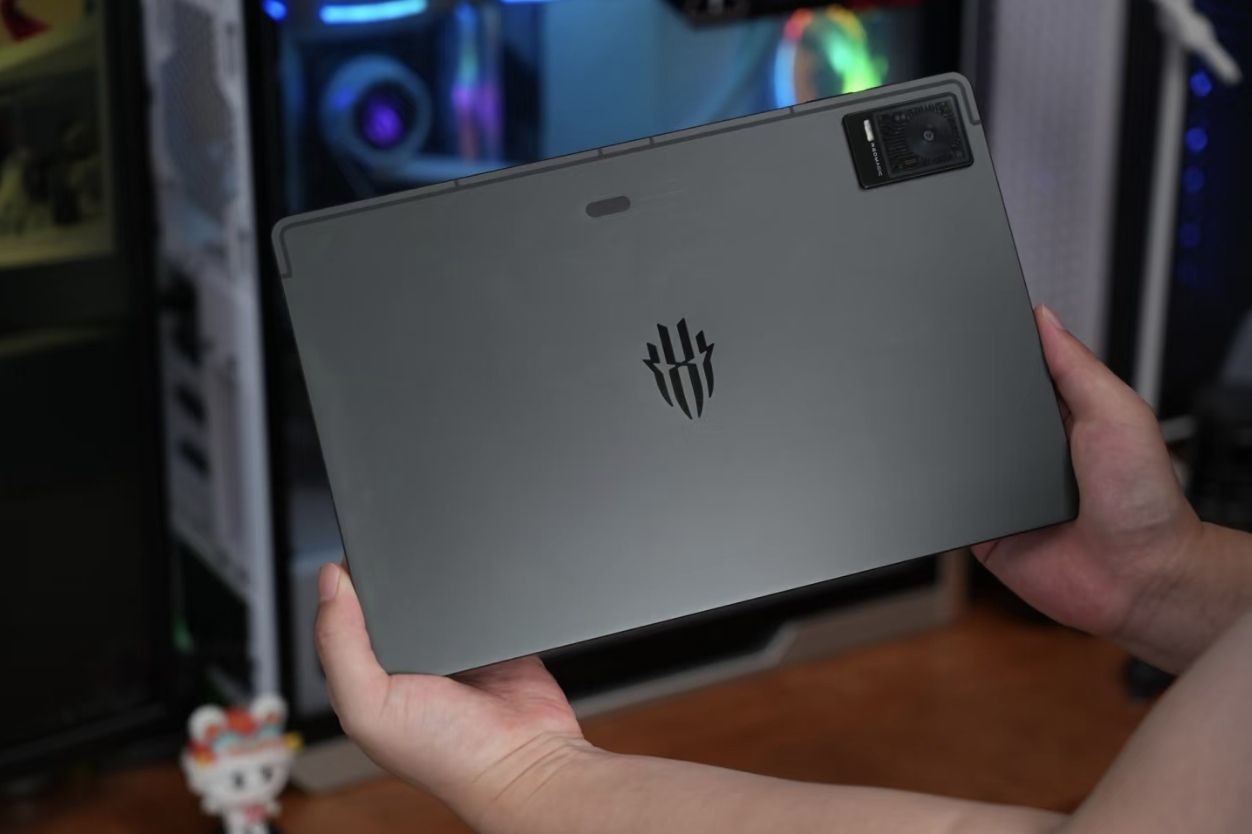 ZTE nubia RedMagic Tablet Gaming Tablet 12.1“ 13MP Wi-Fi Snapdragon10000mAh Storage 12+256GB Color random color.