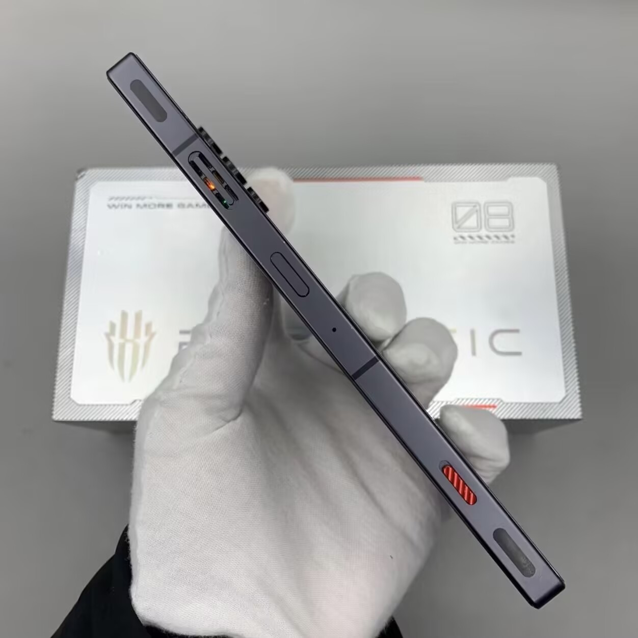 Global ZTE Nubia RedMagic 8 Pro+ 5G 6.8" 50MP Snapdragon unlocked Game Phone storage 12+256GB accessory phone+charger colors Random color - Image 7