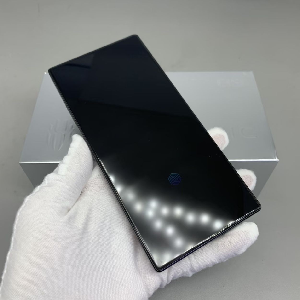 Global ZTE nubia RedMagic 9 Pro Android Snapdragon Unlocked Game Phone 6500mAh Storage 256GB 12GB RAM Colour Please note the color. - Image 11