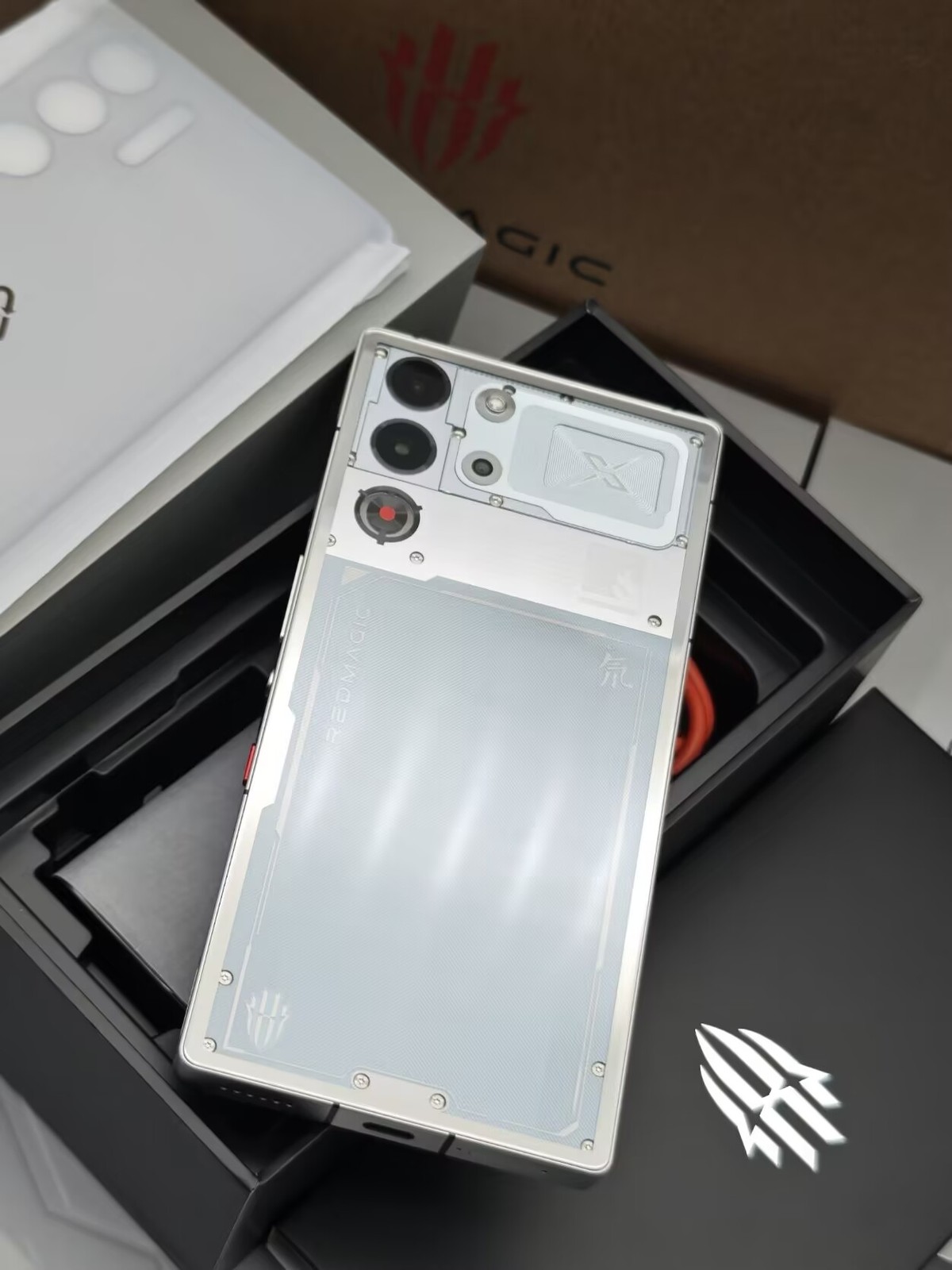 Global ZTE nubia RedMagic 10SPro+ 6.85" 50MP 16+512GB Snapdragon 7500mAh Storage Capacity 16+512GB Colour Please note the color.