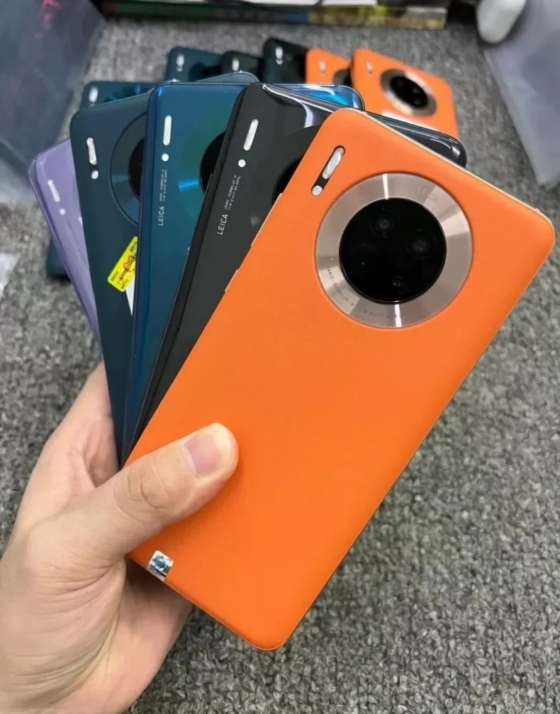 Huawei Mate 30 4G 5G 6.62" 40MP 8+128GB Unlocked HarmonyOS Google Play Model Mate 30 5G Storage Capacity 8+256GB Model Number HarmonyOS with Google Play