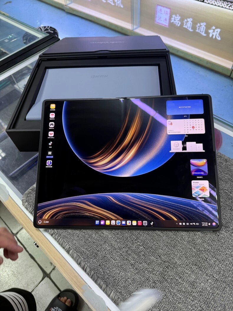 Huawei MateBook Fold Ultimate Design folds 32GB+2TB OLED 2472 x 3296 px Storage 32G+2TB Colour random color or note in order