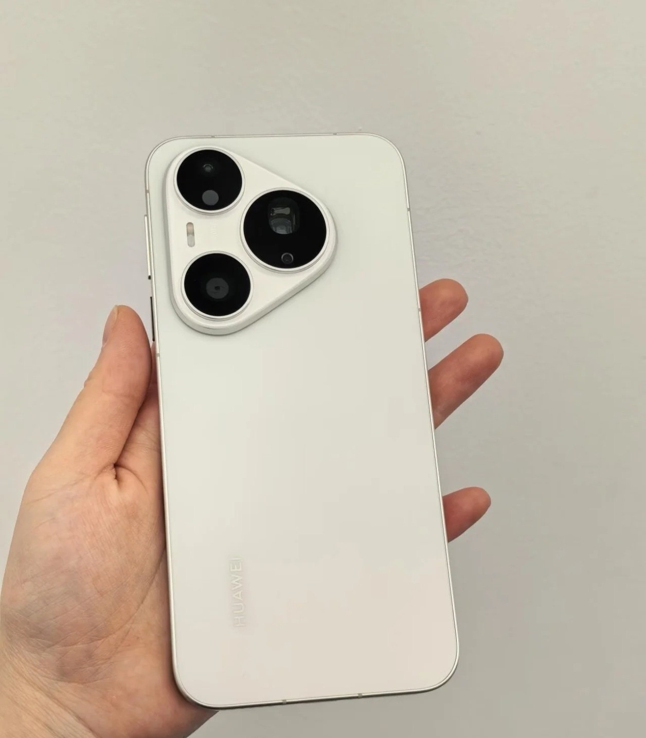 Huawei Pura 90 Pro 6.6" 50MP 12/16GB RAM Kirin 9030S 6000mAh HarmonyOS Google Storage Capacity 16+512GB Colour Random color - Image 5
