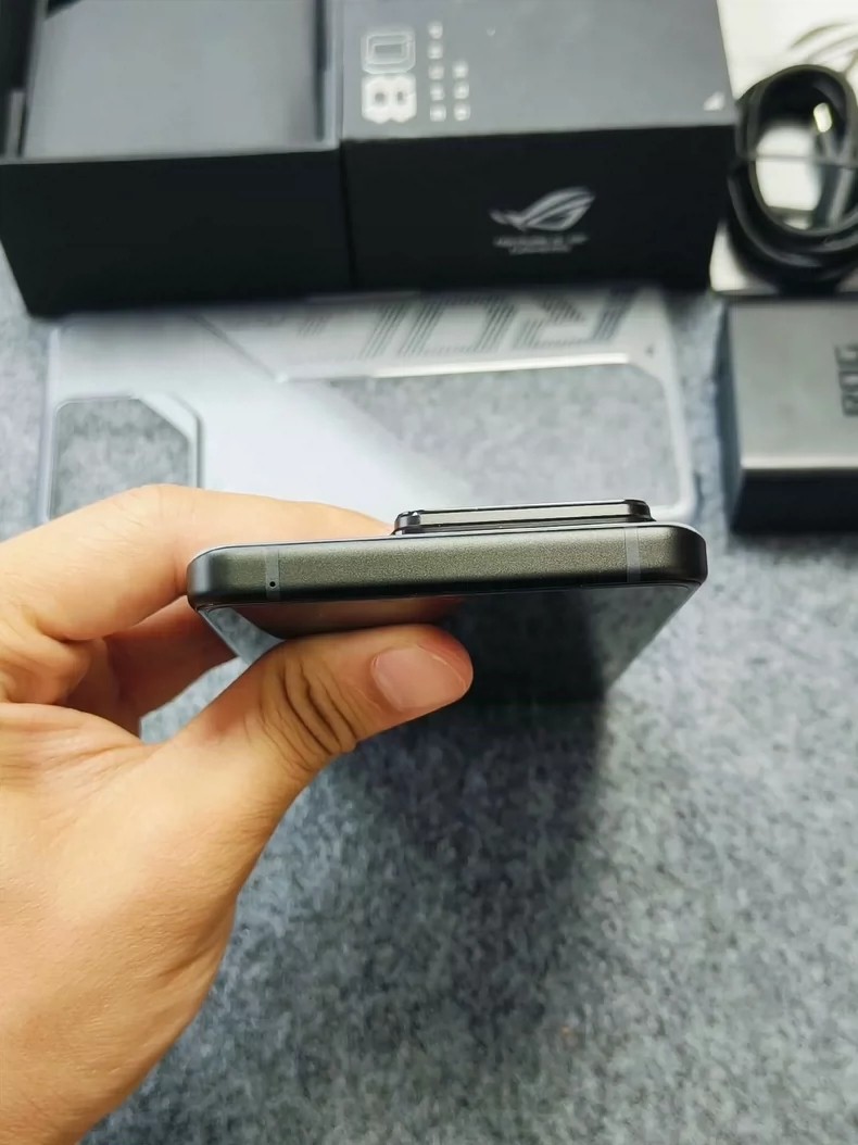 Original Asus ROG Phone 8 5G 6.78" 50MP Android Google Play Global 16+512GB Color please note the color Charger Included Yes - Image 7