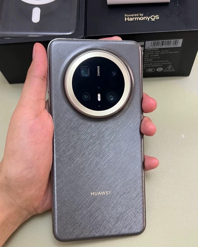 Huawei Mate 70 Pro+ HarmonyOS 4.3 Kirin 9020 16+1TB Google play Storage 16+1TB Package Mobile phone and charger