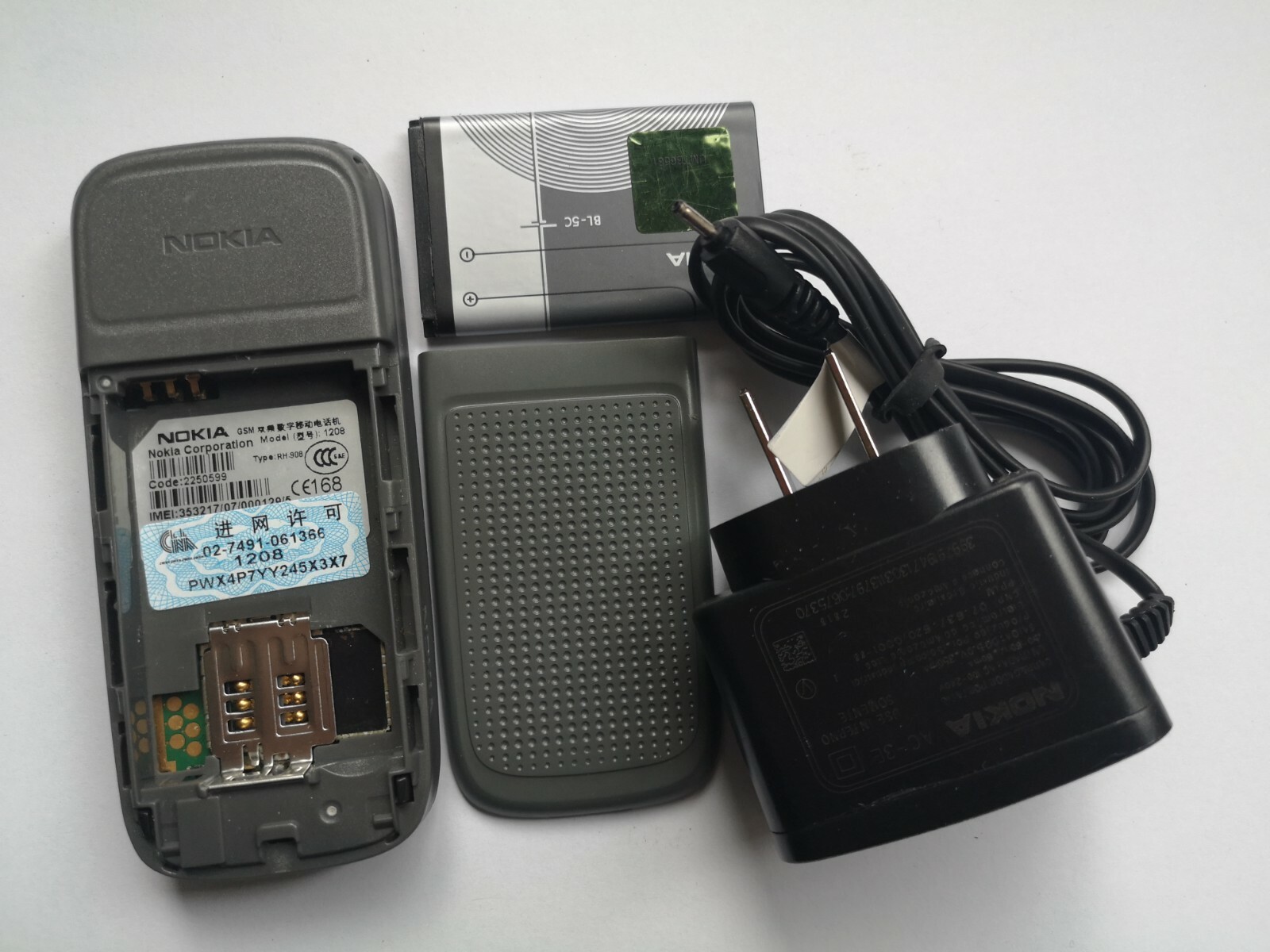 Nokia 1208 unlocked gsm 900/1800 mobile phone Russian Hebrew Arabic keyboard Bundle Description 1 battery - Image 9